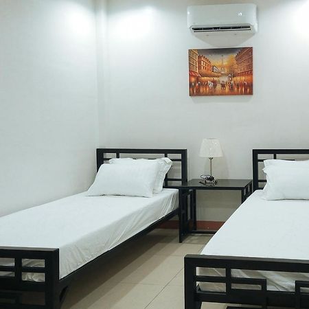 Kris And Frans Inn Davao Bagian luar foto